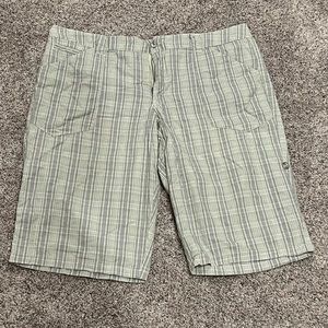 Venezia womens 22 White plaid Bermuda shorts